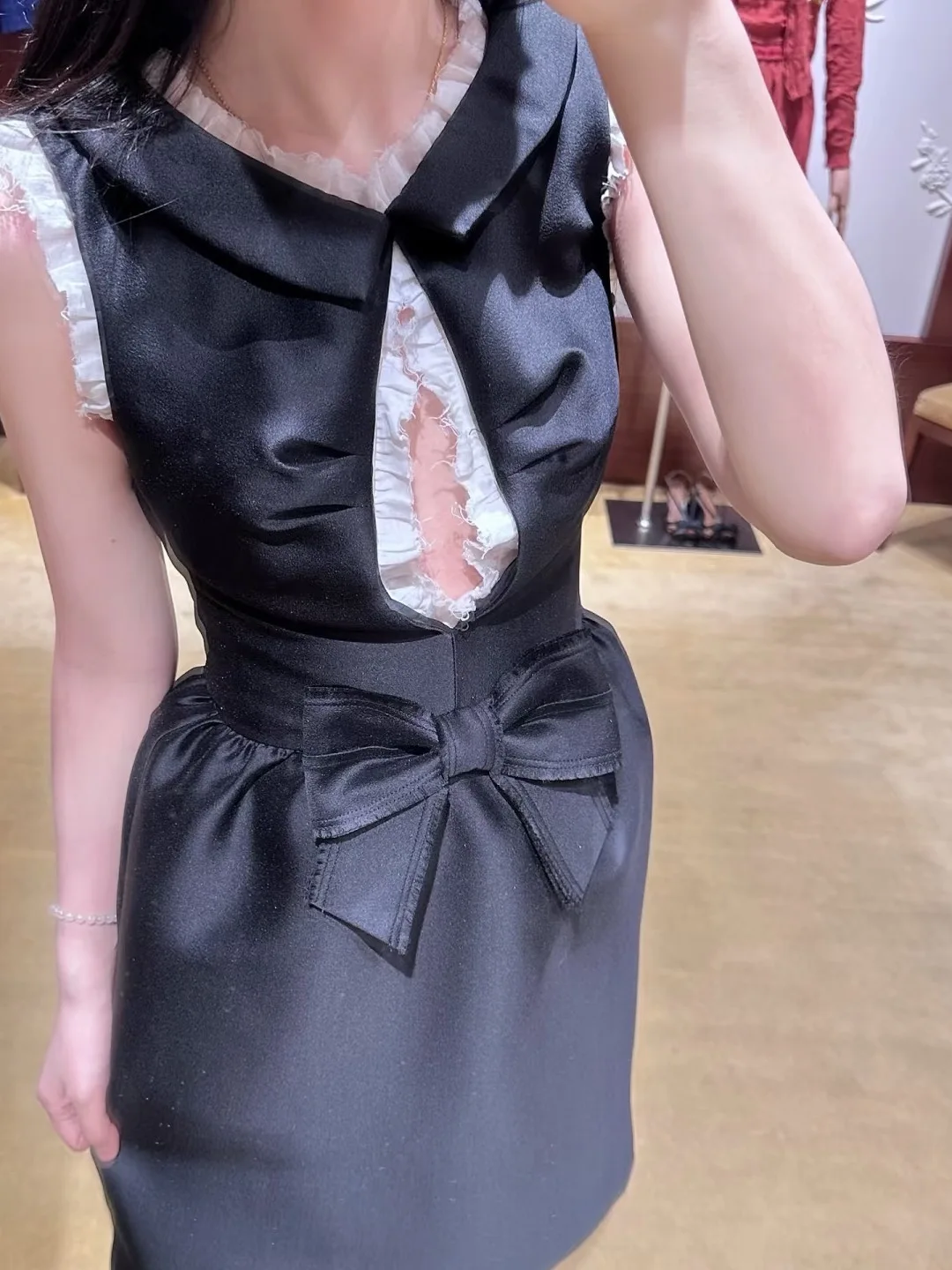 Shanghai Version Flower Design Sleeveless Straight Cut Dress Women's Fashionable Knot Collar Dress for Ladies
Shanghai Version Flower Design Sleeveless Straight Cut Dress Women's Fashionable Knot Collar Dress for Ladies