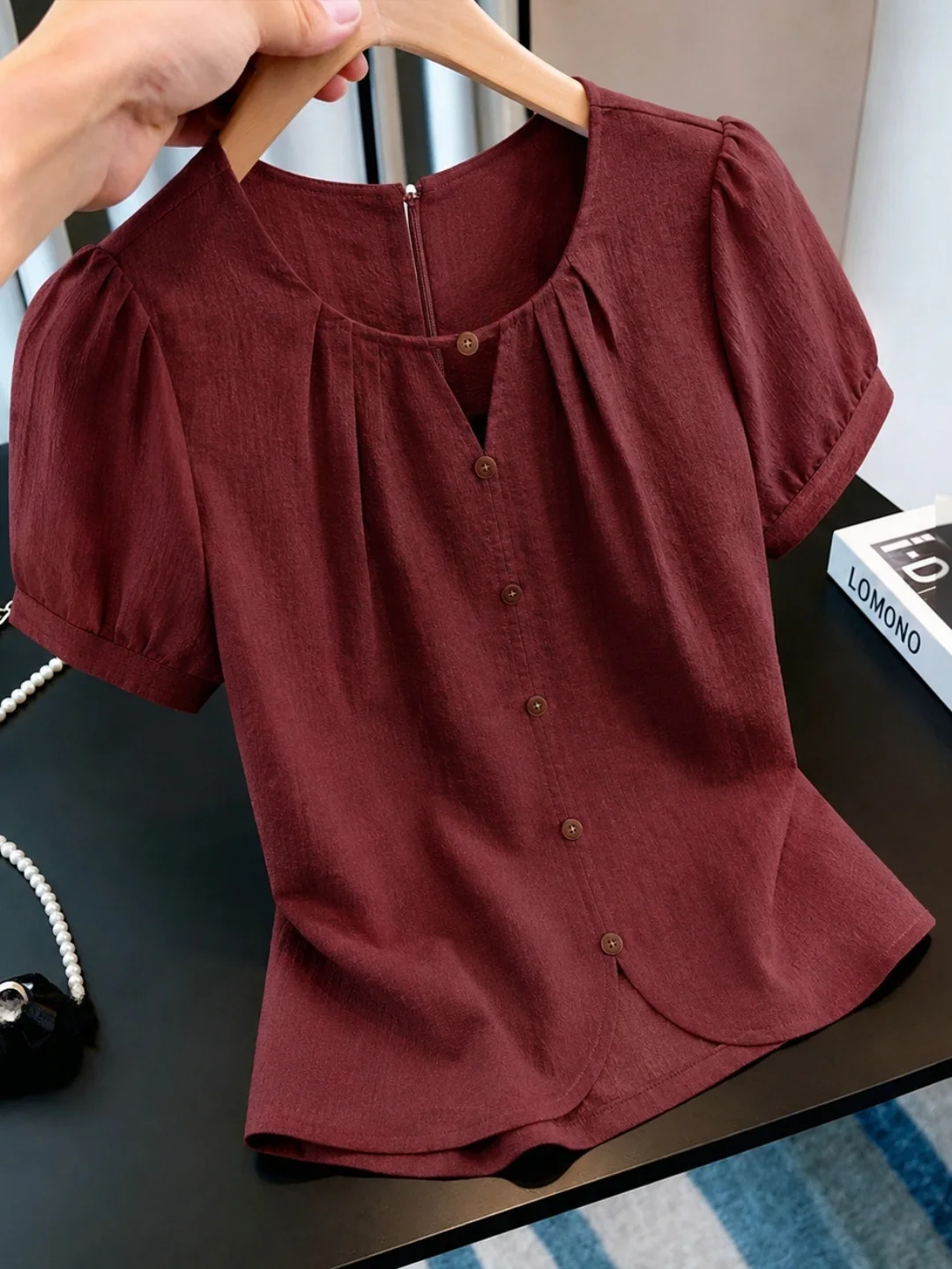 Fashionable Korean Style Short Sleeve Shirt Elegant Chic Ageless Trendy Women's Top Straight Cut Silken Material round Neck
Fashionable Korean Style Short Sleeve Shirt Elegant Chic Ageless Trendy Women's Top Straight Cut Silken Material round Neck