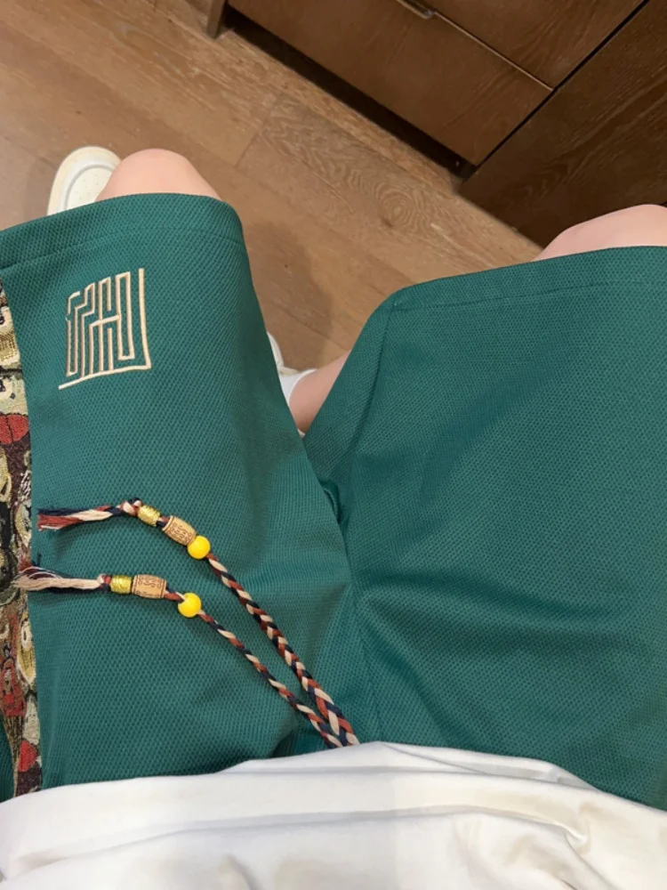 Новые китайские мужские спортивные шорты с вышивкой медведя, летний дизайн, свободные повседневные шорты, длина до колена, прямой крой
Новые китайские мужские спортивные шорты с вышивкой медведя, летний дизайн, свободные повседневные шорты, длина до колена, прямой крой