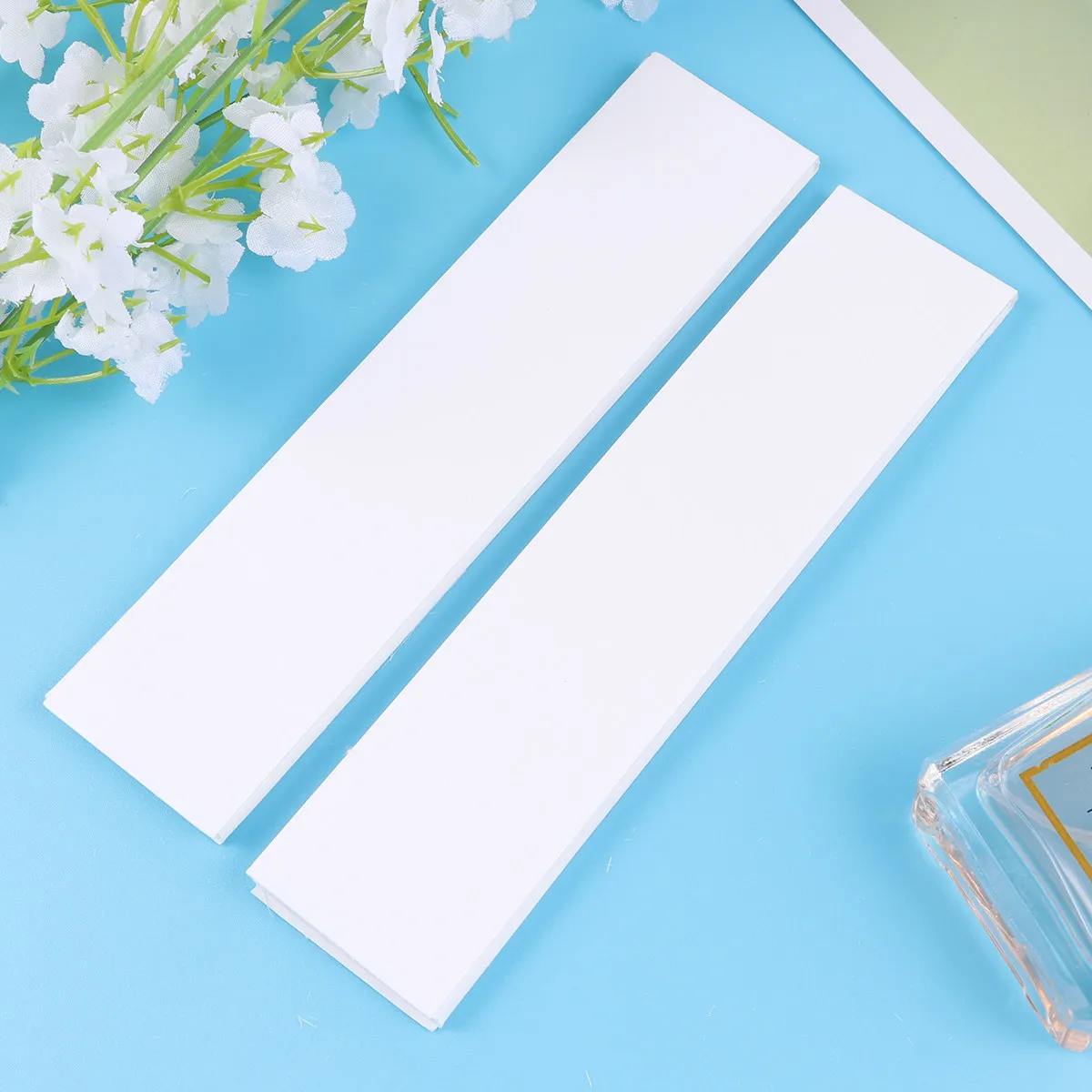 2Pcs Fragrance Testing Notebook with 50 Essential Oil Test Strips Perfume Tester Paper Aromatherapy Scent Evaluation Tool
2Pcs Fragrance Testing Notebook with 50 Essential Oil Test Strips Perfume Tester Paper Aromatherapy Scent Evaluation Tool