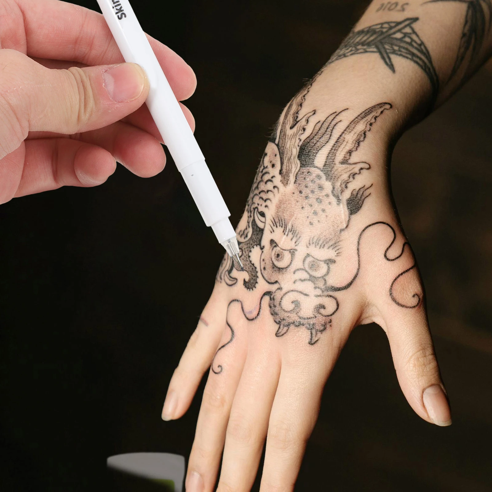 10 Pcs Markers Skin Pen Oil Ink 0.5mm Fine Tip Permanent for Piercing Positioning Safe Medical Grade Ink White Plastic
10 Pcs Markers Skin Pen Oil Ink 0.5mm Fine Tip Permanent for Piercing Positioning Safe Medical Grade Ink White Plastic