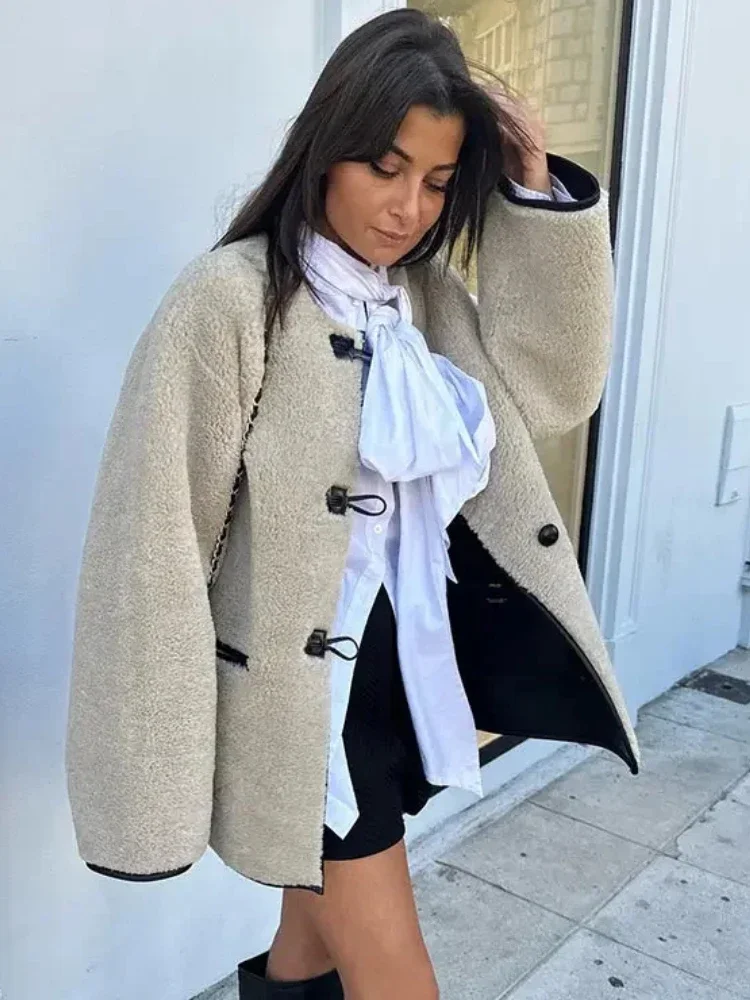 Женская куртка из искусственной шерсти, свободное однобортное пальто в стиле ретро с круглым вырезом и длинными рукавами, двойным карманом, повседневное пальто, осенне-зимнее шикарное пальто
Женская куртка из искусственной шерсти, свободное однобортное пальто в стиле ретро с круглым вырезом и длинными рукавами, двойным карманом, повседневное пальто, осенне-зимнее шикарное пальто