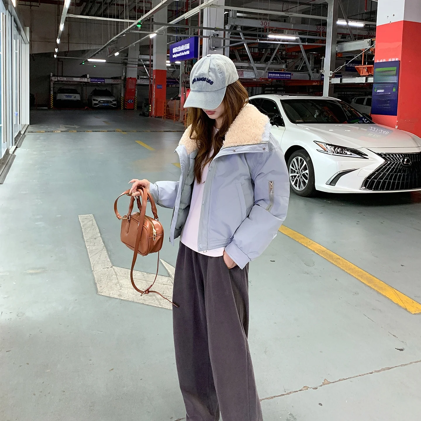 Синий хлопковый воротник с меховым воротником ягненка, женское зимнее новое модное милое свободное пальто на молнии, чистый цвет
Синий хлопковый воротник с меховым воротником ягненка, женское зимнее новое модное милое свободное пальто на молнии, чистый цвет