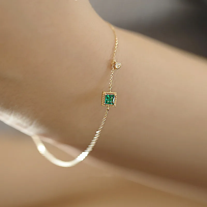 925 Sterling Silver Geometric Square Emerald Zircon Bracelet Women's Fashion and Personality Bracelet Wedding Jewelry
925 Sterling Silver Geometric Square Emerald Zircon Bracelet Women's Fashion and Personality Bracelet Wedding Jewelry