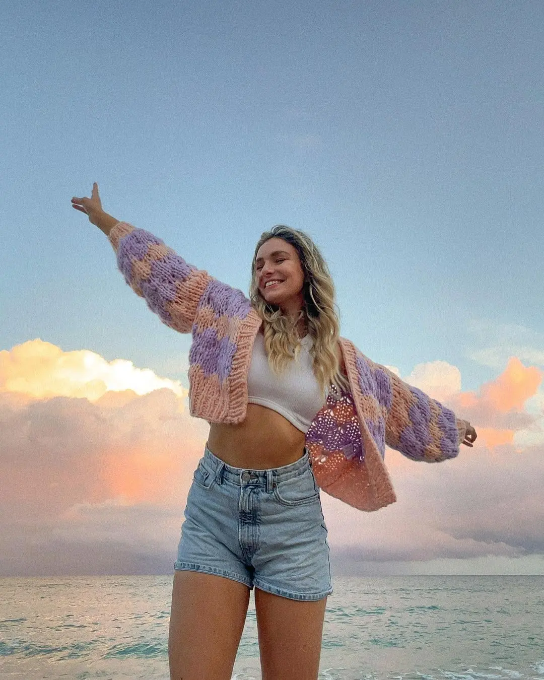 Autumn New Women Color Blocking Knitted Cardigan New Casual Long Sleeves Loose Warm Sweater 2024 Female High Streetwear
Autumn New Women Color Blocking Knitted Cardigan New Casual Long Sleeves Loose Warm Sweater 2024 Female High Streetwear 