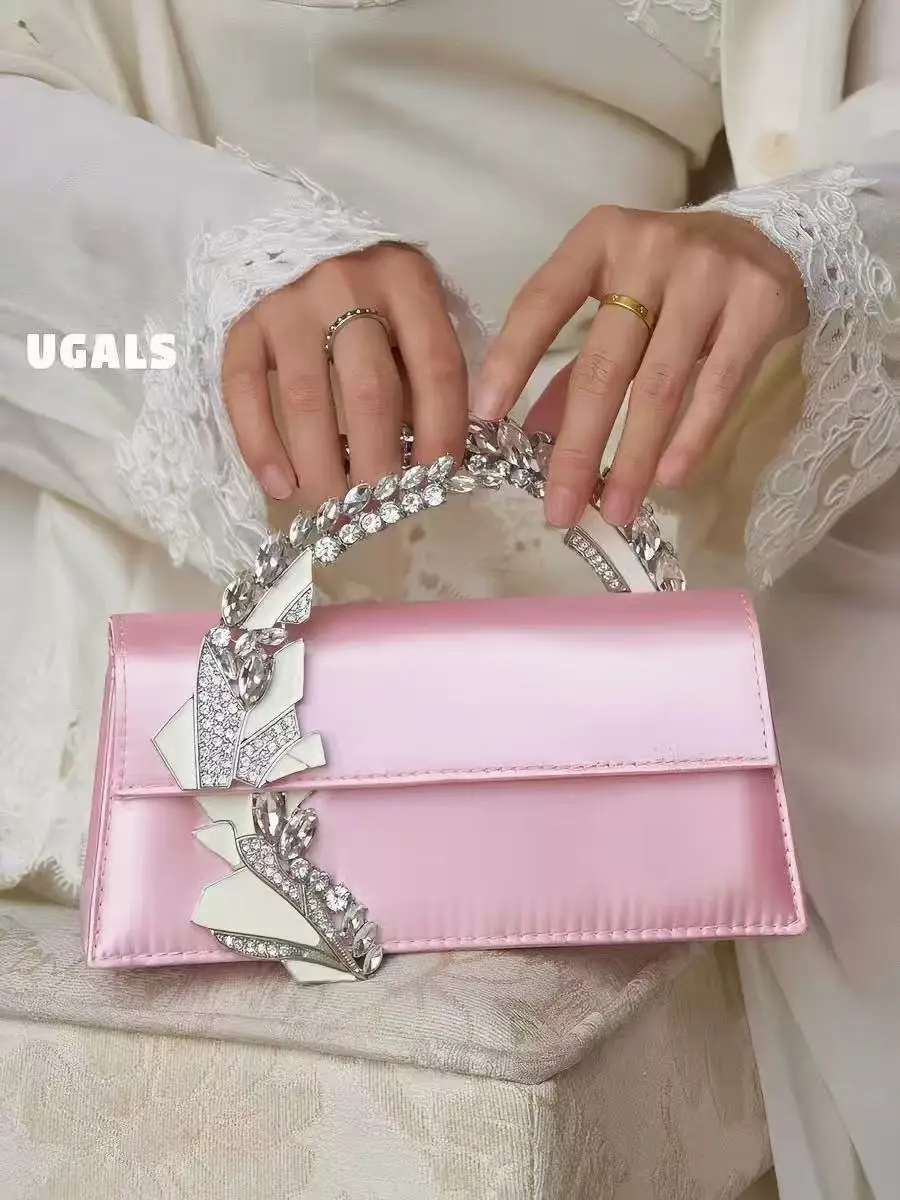 Luxury Designer Satin Women Handbag Glitter Diamond Metal Handheld Evening Bag Wedding Party Banquet Clutch Purse Shoulder Bag
Luxury Designer Satin Women Handbag Glitter Diamond Metal Handheld Evening Bag Wedding Party Banquet Clutch Purse Shoulder Bag