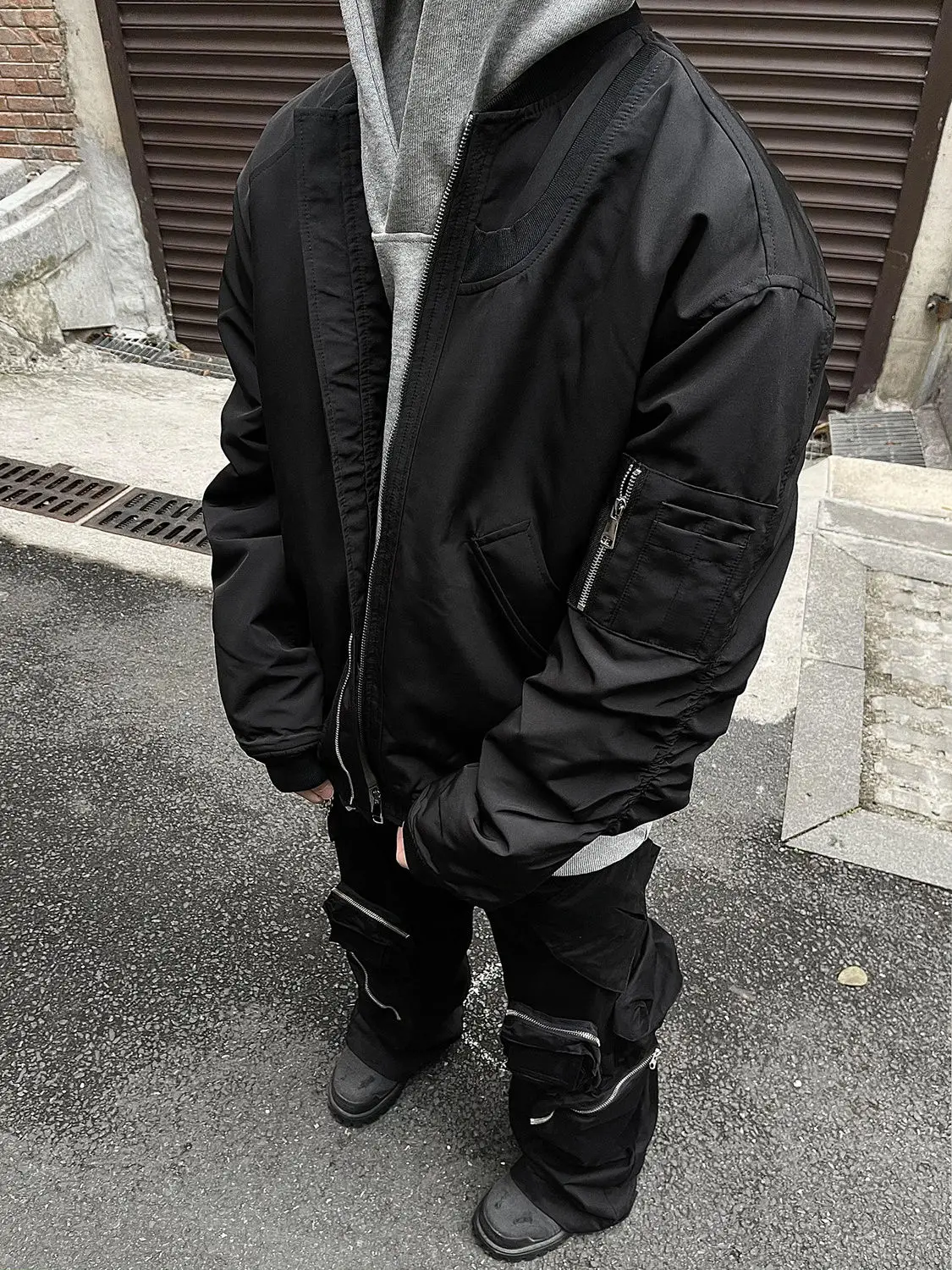 Куртки-бомберы темно-синие женские осенние стереоскопические трехмерные многослойные шикарные простые уникальные пояса на молнии готические Ins
Куртки-бомберы темно-синие женские осенние стереоскопические трехмерные многослойные шикарные простые уникальные пояса на молнии готические Ins