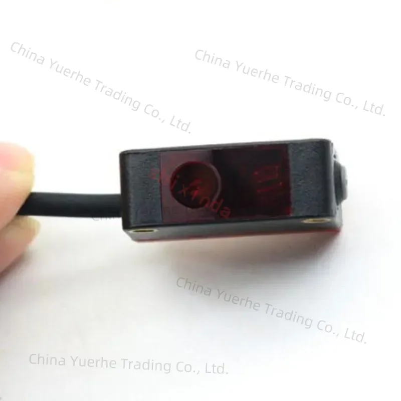 Switch of Mirror Retro Reflective Laser Sensor for Long-distance Condensing Point BX-R52 There Is No Blind Area At 0-10m 
Switch of Mirror Retro Reflective Laser Sensor for Long-distance Condensing Point BX-R52 There Is No Blind Area At 0-10m