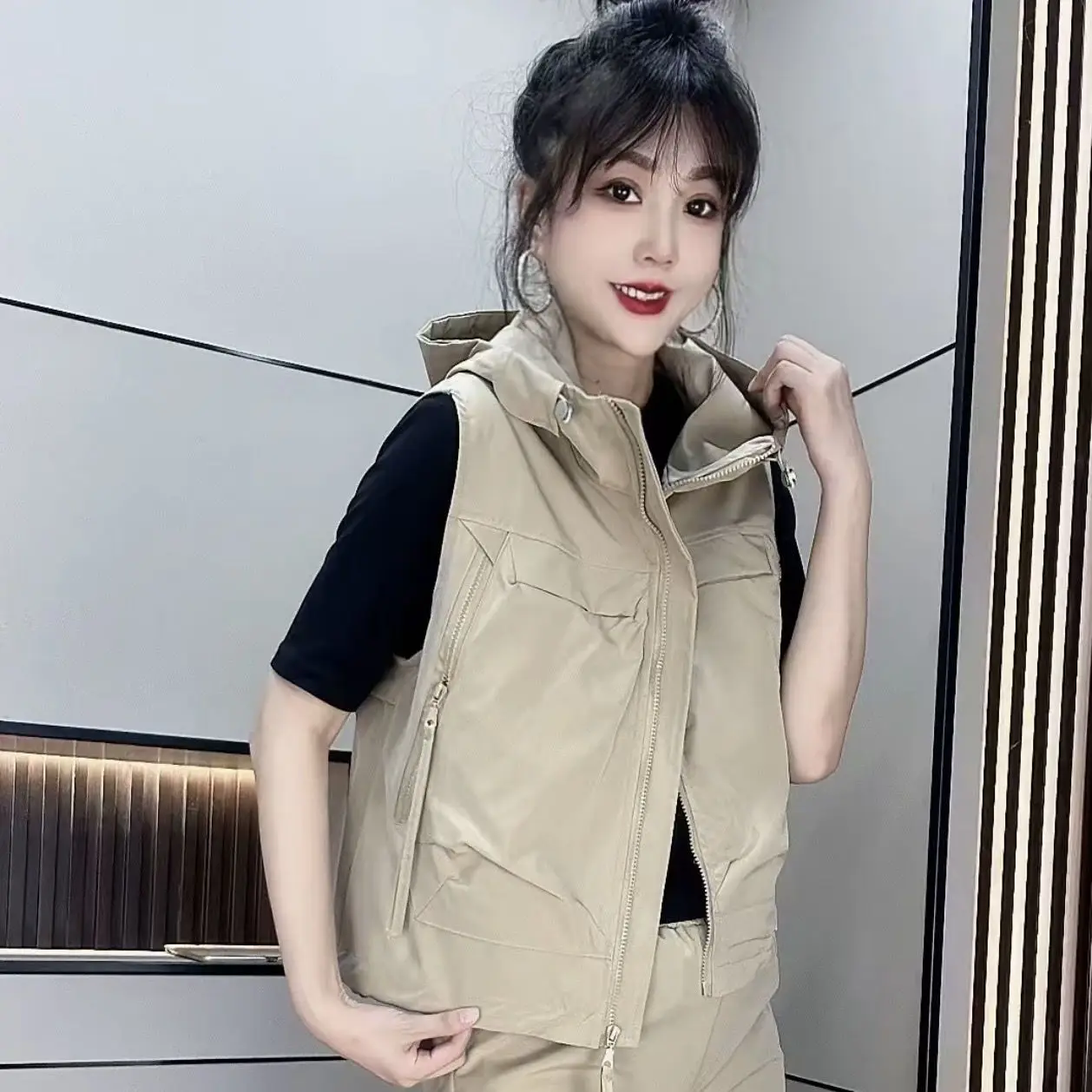New Vest Jacket Women Spring Autumn 2026Korean Short Sleeveless Coat Hooded Waistcoat Outerwear Double-layer Cardigan Ladies Top
New Vest Jacket Women Spring Autumn 2026Korean Short Sleeveless Coat Hooded Waistcoat Outerwear Double-layer Cardigan Ladies Top