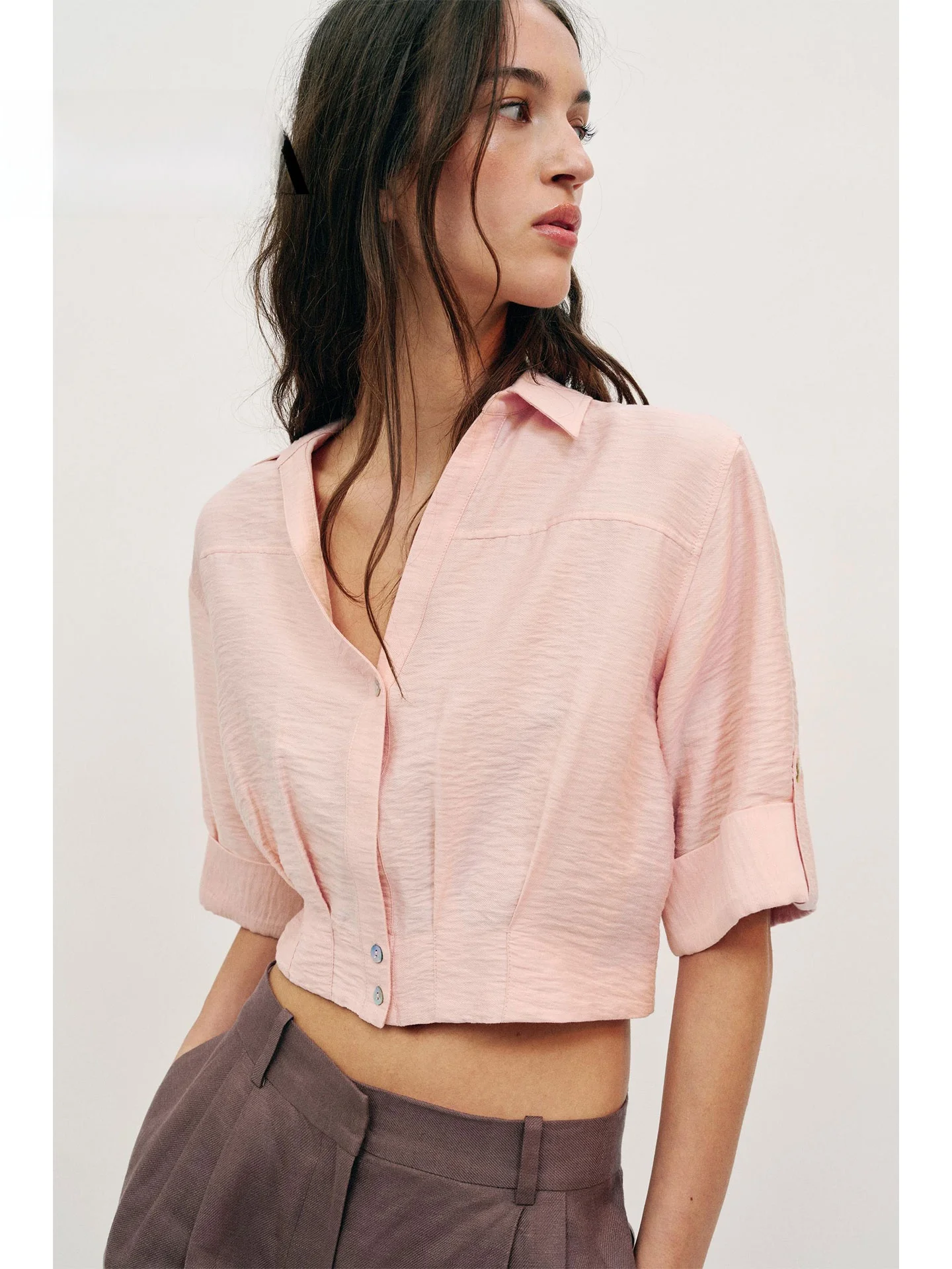 Elegant Short Shirt for Women Stylish Commute Casual Style Summer 2026 Slimming Versatile Top Quality Fabric Flip Collar
Elegant Short Shirt for Women Stylish Commute Casual Style Summer 2026 Slimming Versatile Top Quality Fabric Flip Collar