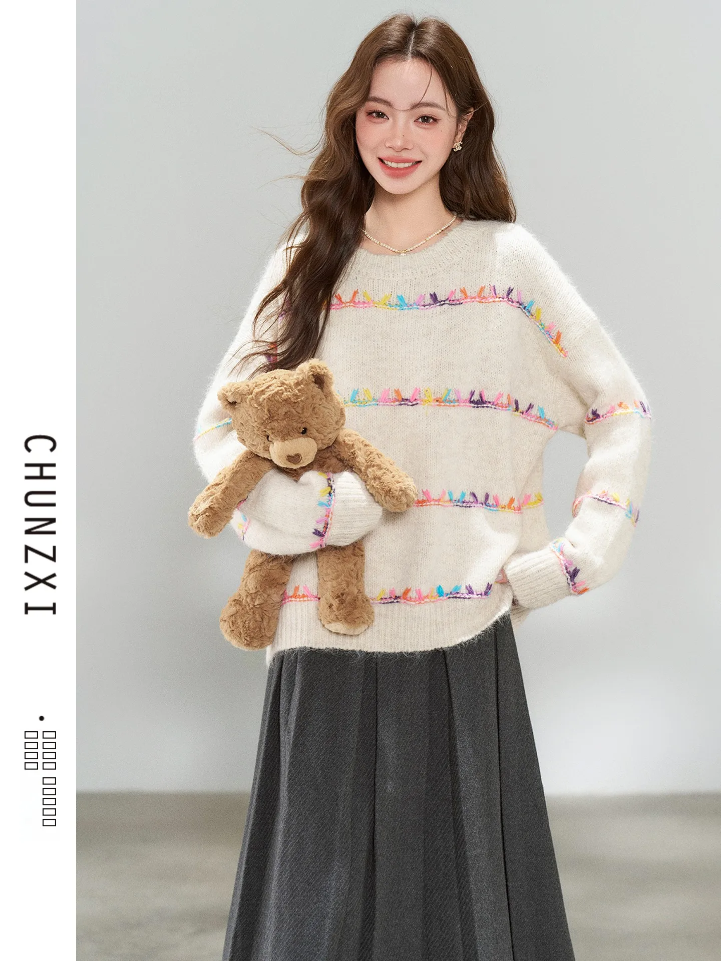 Стильный женский вязаный комплект: свитер и юбка, осенне-зимний модный полосатый теплый комплект с высокой талией и круглым вырезом, комплект из двух предметов
Стильный женский вязаный комплект: свитер и юбка, осенне-зимний модный полосатый теплый комплект с высокой талией и круглым вырезом, комплект из двух предметов