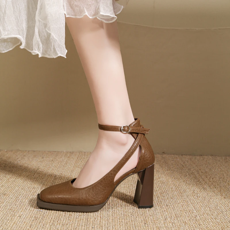 French Style Summer New Soft Leather Square Head Thick Heel Sandals Women Waterproof Platform Single Shoes Hollow out Design
French Style Summer New Soft Leather Square Head Thick Heel Sandals Women Waterproof Platform Single Shoes Hollow out Design