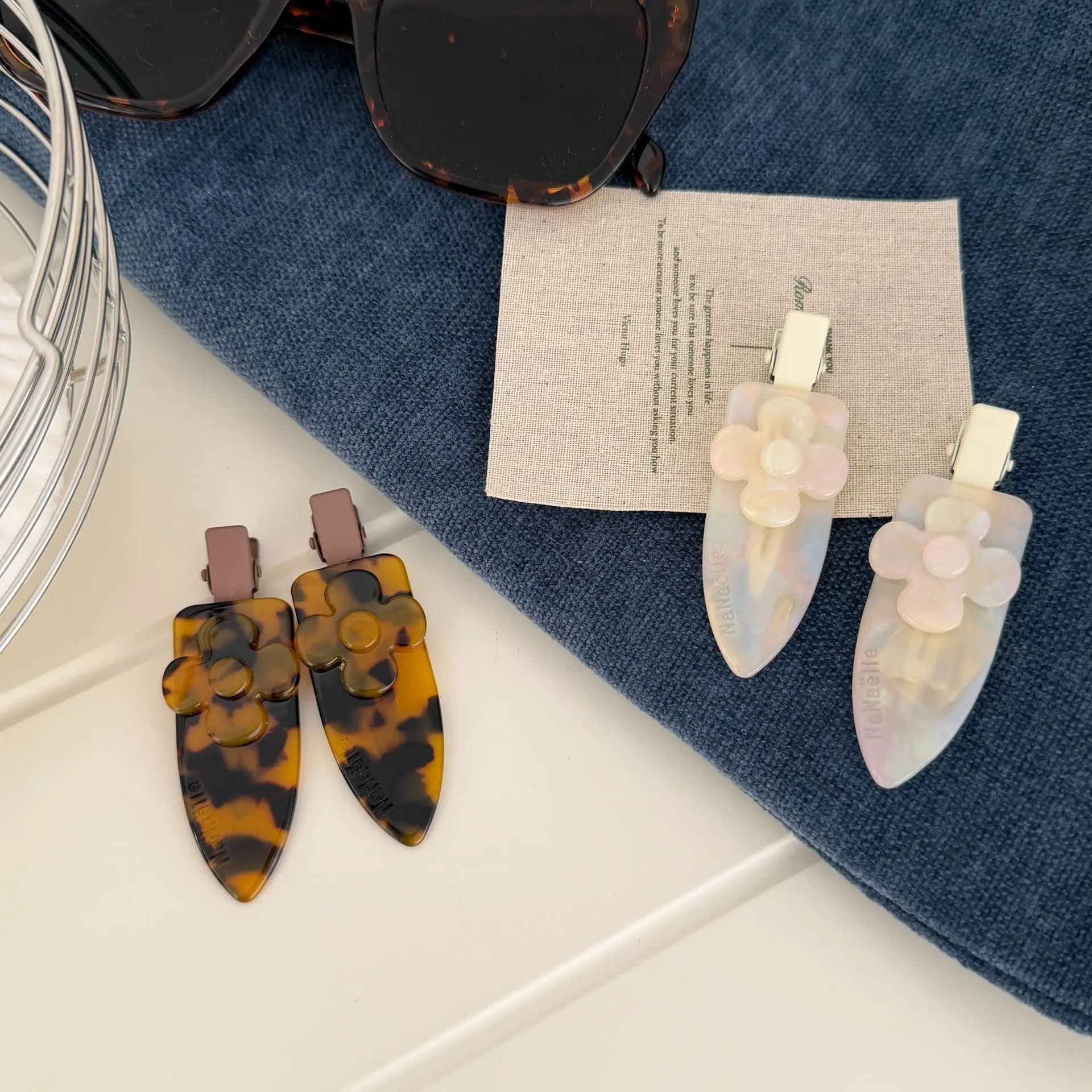 New Seamless Acetate Side Bang Clip Leopard Print Four Leaf Flower for Women Daily Use Premium Korean Style Hair Clips for Girls
New Seamless Acetate Side Bang Clip Leopard Print Four Leaf Flower for Women Daily Use Premium Korean Style Hair Clips for Girls