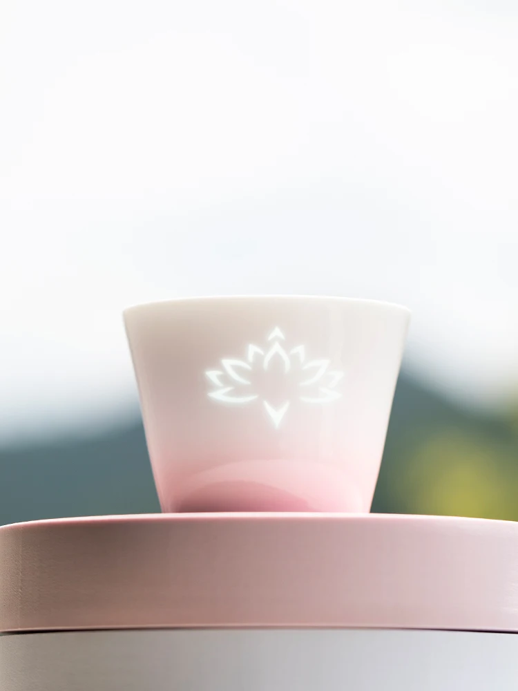 Jingdezhen Cerc Lotus Pattern Coffee Cup Handheld Tea Cup Durable Glazed Underpainting Crt for Home Use Vintage Sle
Jingdezhen Cerc Lotus Pattern Coffee Cup Handheld Tea Cup Durable Glazed Underpainting Crt for Home Use Vintage Sle