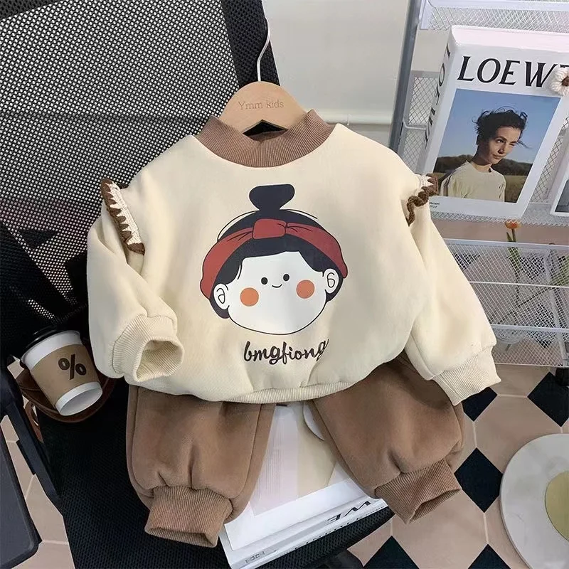 Girls Autumn/Winter Velvet Set 2024 New Fashionable Children's Velvet Sweater Baby Cotton Pants Children's Winter Two Piece Set
Girls Autumn/Winter Velvet Set 2024 New Fashionable Children's Velvet Sweater Baby Cotton Pants Children's Winter Two Piece Set