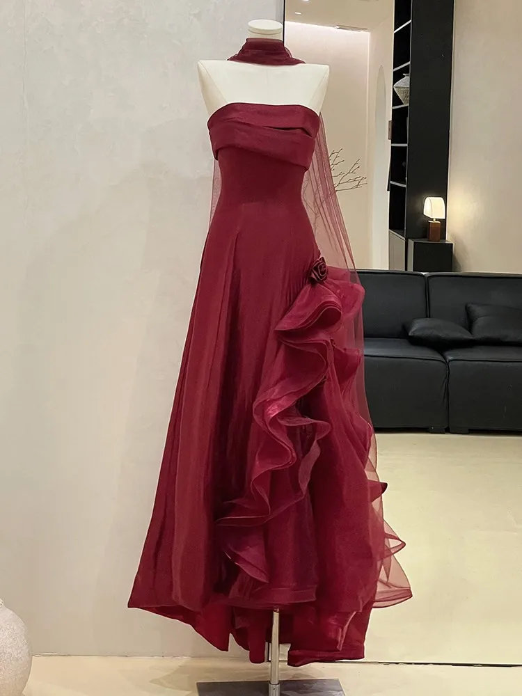 A new design dress with strapless toasting wine red feel
A new design dress with strapless toasting wine red feel
