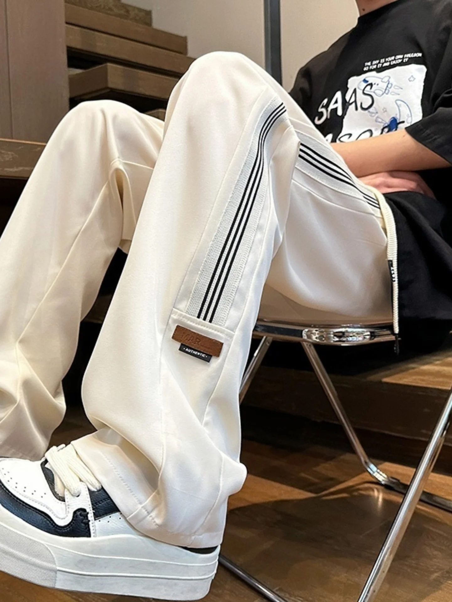 Модные мужские повседневные брюки в американском стиле с поясом в полоску, свободные прямые брюки, Qui Dry, осень-зима, Новое поступление, подростковые брюки...
Модные мужские повседневные брюки в американском стиле с поясом в полоску, свободные прямые брюки, Qui Dry, осень-зима, Новое поступление, подростковые брюки...