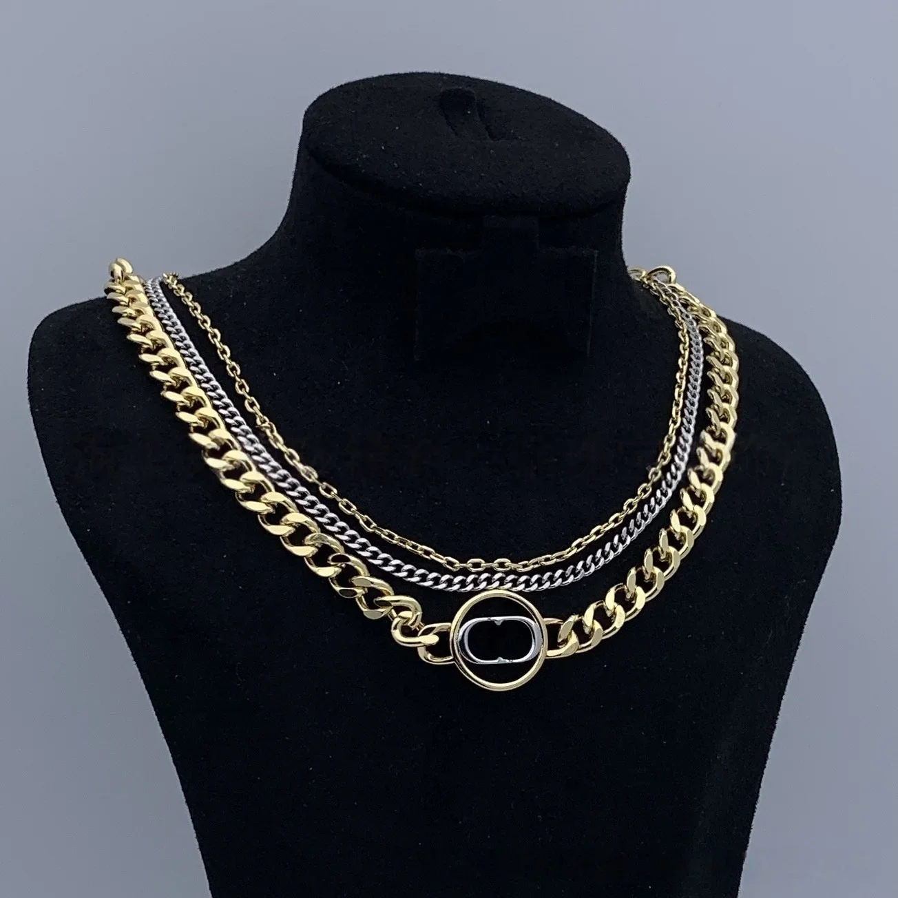 Новинка 2023 года, ожерелье с подвеской в стиле ретро, дизайн, модные универсальные украшения, подходящие для подарка на любой случай 
Новинка 2023 года, ожерелье с подвеской в стиле ретро, дизайн, модные универсальные украшения, подходящие для подарка на любой случай