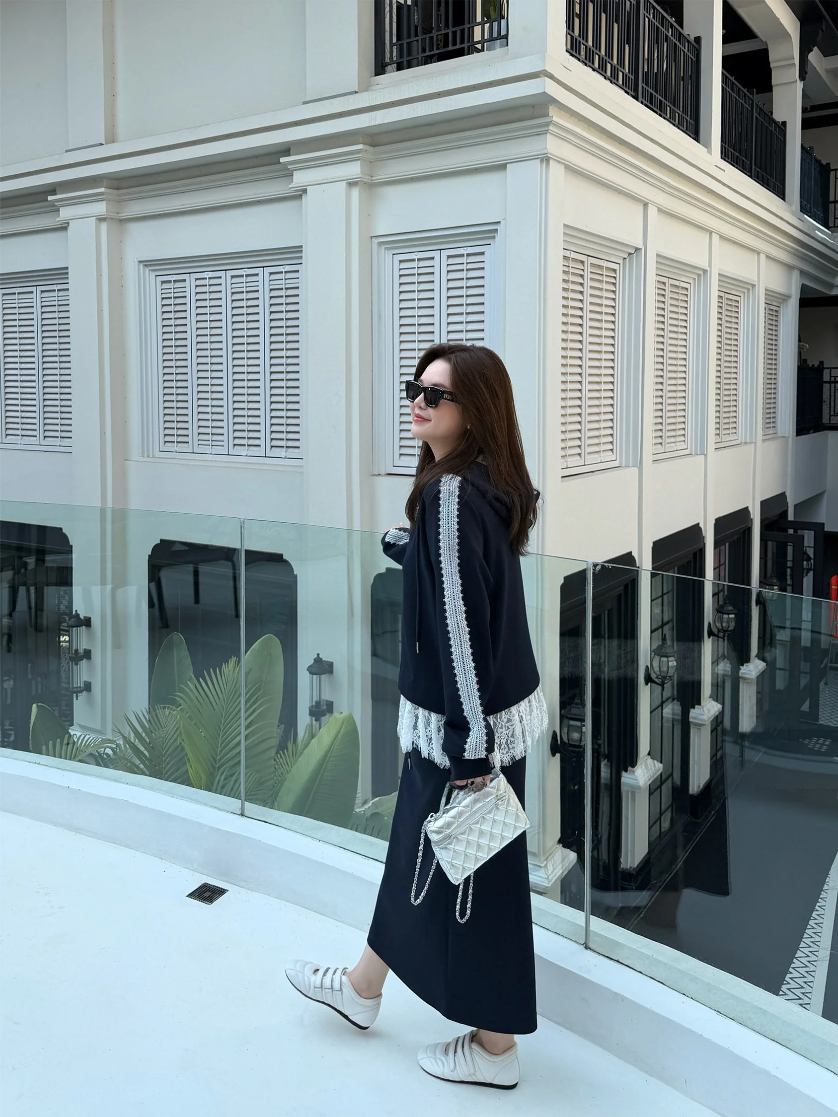 Юбка JoJo Private Collection Cool Sensation из модала и длинноволокнистого хлопка с двусторонним шелковистым кружевным пэчворком
Юбка JoJo Private Collection Cool Sensation из модала и длинноволокнистого хлопка с двусторонним шелковистым кружевным пэчворком