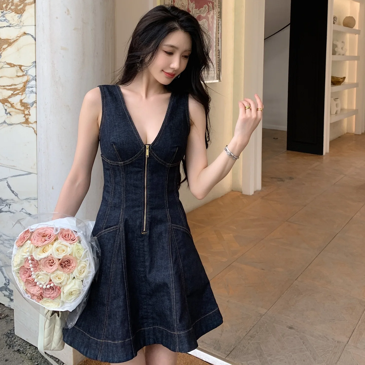 Dark Blue Black Sleeveless Denim Mini Dress Women V Neck Zipper A Line Dress
Dark Blue Black Sleeveless Denim Mini Dress Women V Neck Zipper A Line Dress