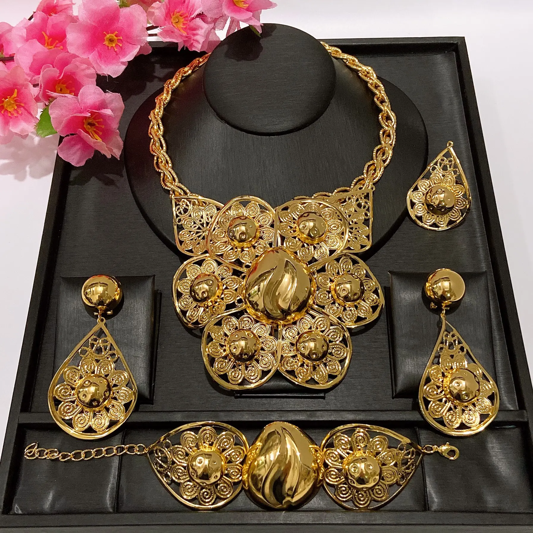 Brilliant Hollow Huge Flower Shape Light Weight Jewelry Set Stunning Gold Plated Necklace Bracelet Earrings Ring 4PC Jewellery
Brilliant Hollow Huge Flower Shape Light Weight Jewelry Set Stunning Gold Plated Necklace Bracelet Earrings Ring 4PC Jewellery