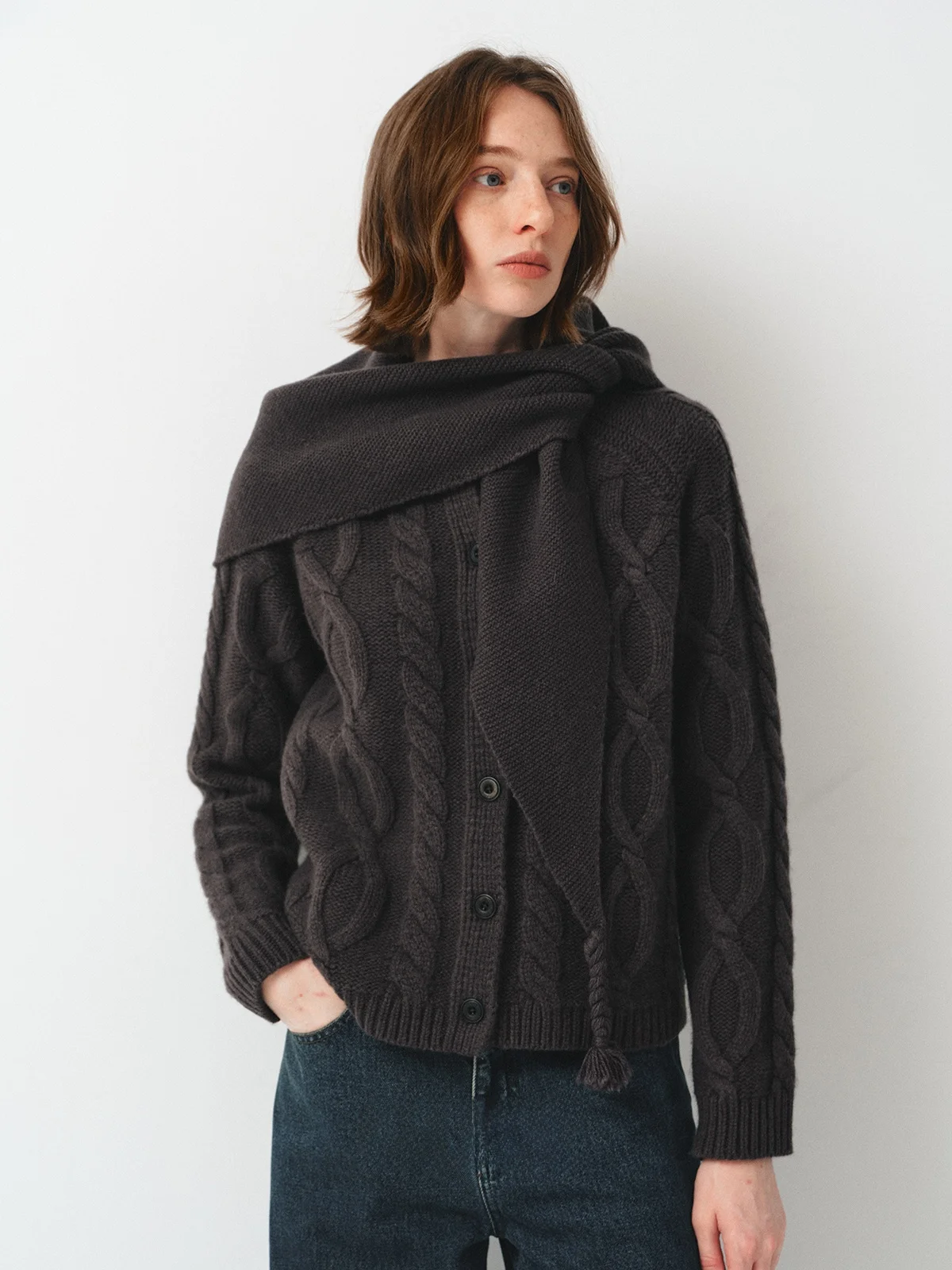 Warm Woolen Knitted Sweater with Twist Design Triangular Scarf Sle Long Sve Cardigan for Women Soft Cleanfit Wool 00%
Warm Woolen Knitted Sweater with Twist Design Triangular Scarf Sle Long Sve Cardigan for Women Soft Cleanfit Wool 00%