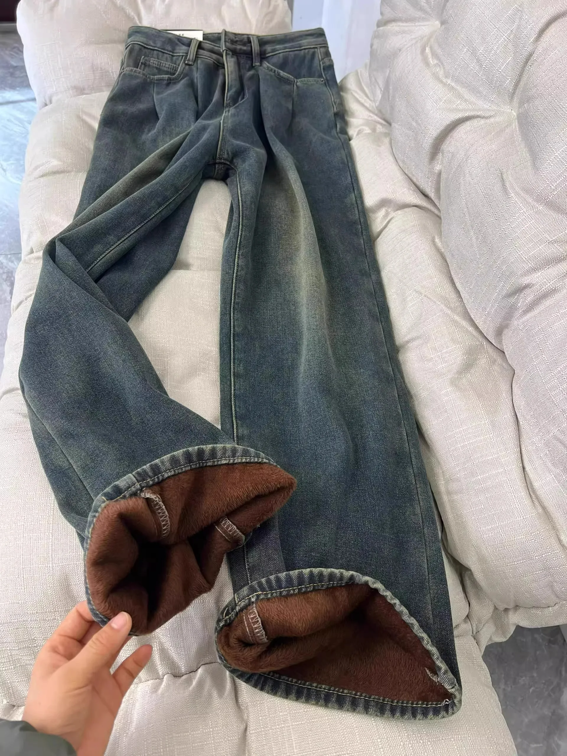Retro High Waist Fleece Lined Wide Leg Jeans Women's Cement Grey Autumn Winter Fashion Trend Loose Straight Long Trousers
Retro High Waist Fleece Lined Wide Leg Jeans Women's Cement Grey Autumn Winter Fashion Trend Loose Straight Long Trousers
