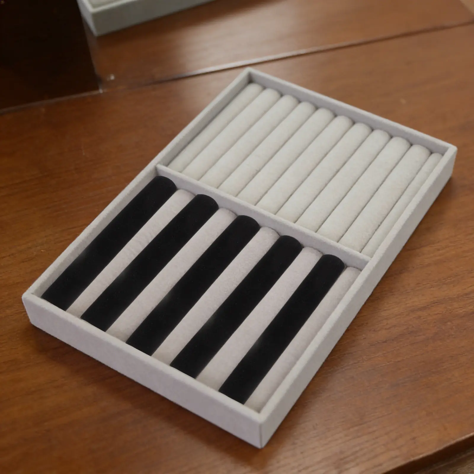 24Pcs Jewelry Box Sponge Inserts Cuttable Flexible Divider Strips High-Density Shock Absorbing for Drawer Organizer Trays Rings
24Pcs Jewelry Box Sponge Inserts Cuttable Flexible Divider Strips High-Density Shock Absorbing for Drawer Organizer Trays Rings