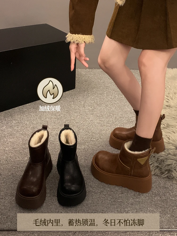 Women's Snow Boots 2025 Winter New Fur Integrated Thick Soled Short Boots, Height Increasing and Warm Cotton Shoes
Women's Snow Boots 2025 Winter New Fur Integrated Thick Soled Short Boots, Height Increasing and Warm Cotton Shoes
