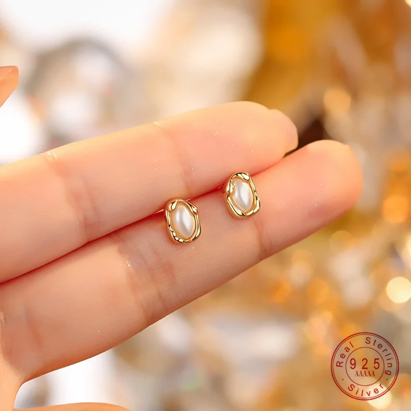 Аутентичные серьги-гвоздики из стерлингового серебра 925 пробы неправильной формы с жемчугом в стиле барокко, гипоаллергенные серьги для женщин
Аутентичные серьги-гвоздики из стерлингового серебра 925 пробы неправильной формы с жемчугом в стиле барокко, гипоаллергенные серьги для женщин