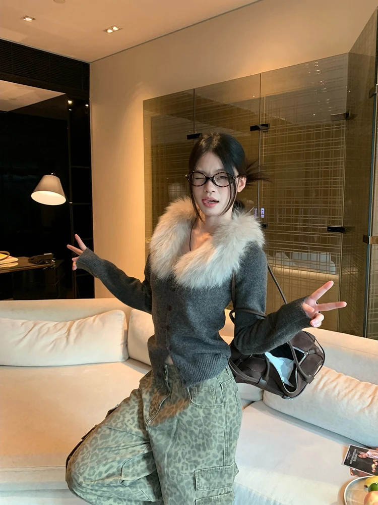 Women's Knitted Cardigan Coat with Fur Collar Slim Fit Inner Wear Outerwear Autumn Winter Faionable New Arrival 2025
Women's Knitted Cardigan Coat with Fur Collar Slim Fit Inner Wear Outerwear Autumn Winter Faionable New Arrival 2025