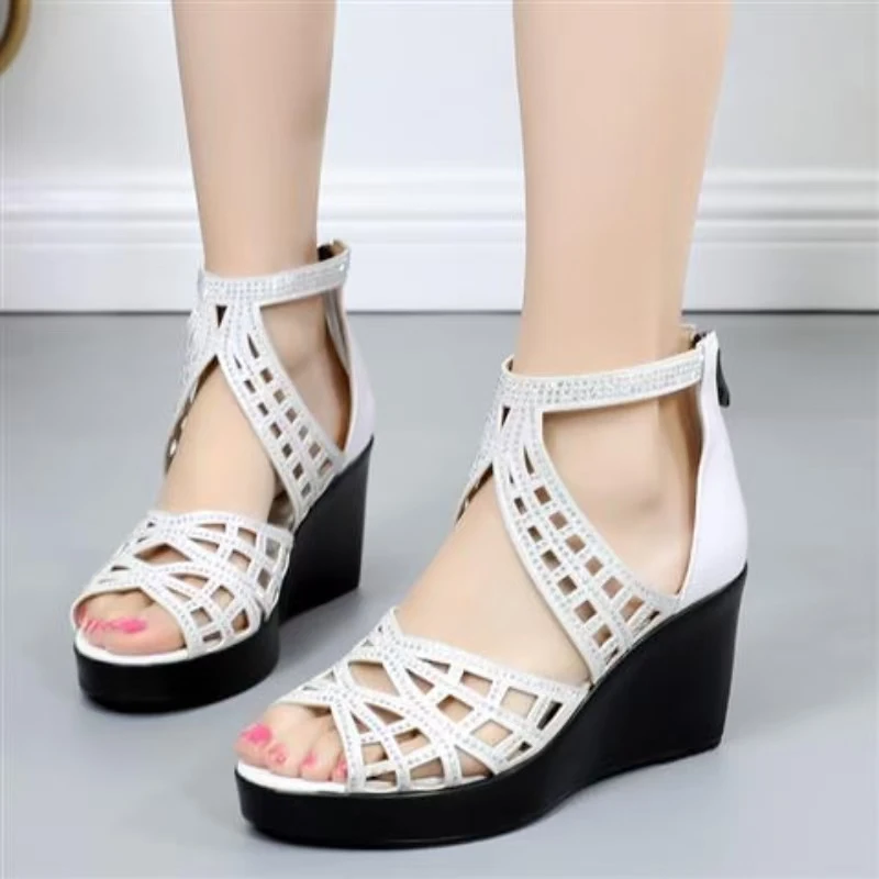 Women Genuine Leather Hollow Out Wedges Peep Toe Sandals Thick Sole Non Slip Breathable Fashionable High Heel Sandals
Women Genuine Leather Hollow Out Wedges Peep Toe Sandals Thick Sole Non Slip Breathable Fashionable High Heel Sandals