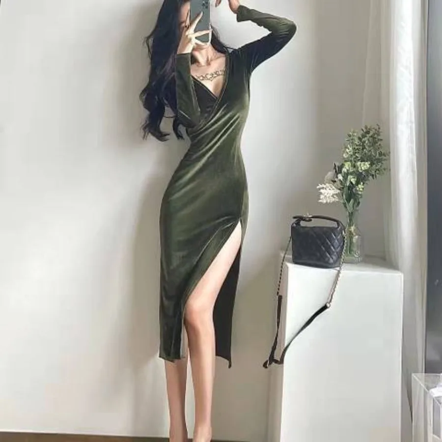 【New style】French retro royal sister elegant velvet dress waist tight bag hip split elastic slimming v-neck long dress
【New style】French retro royal sister elegant velvet dress waist tight bag hip split elastic slimming v-neck long dress