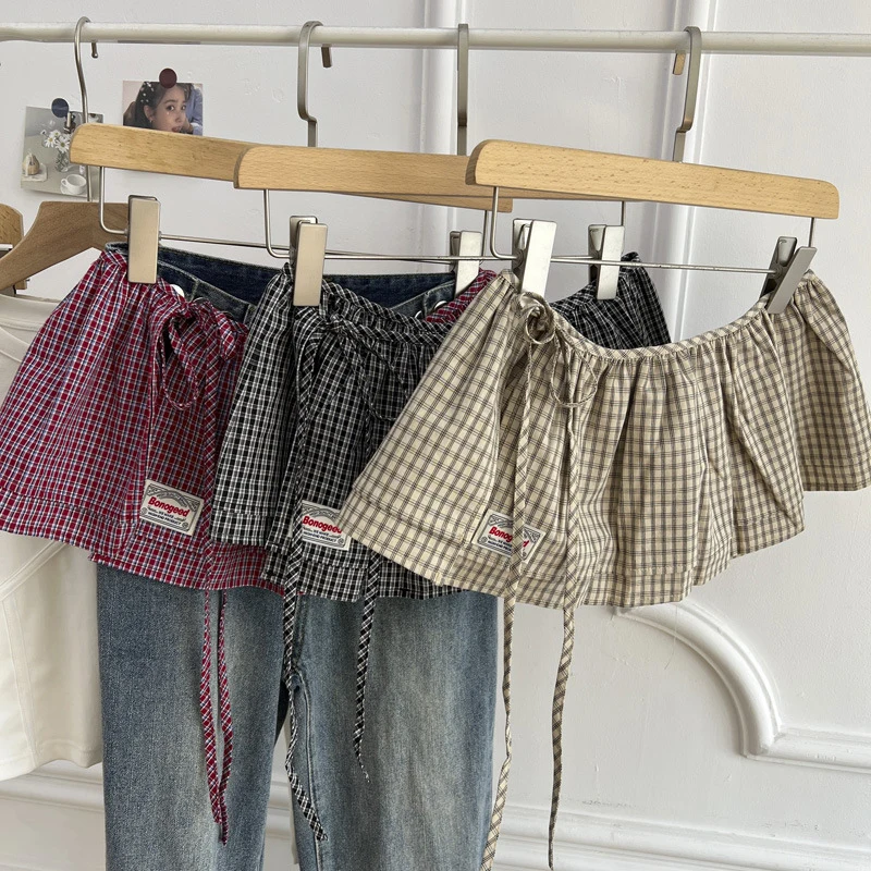 Korean Retro Small Plaid Lace Up Fart Curtain Short Skirt For Women One-piece Layered Skirt With Curtain Base Fashionable Style
Korean Retro Small Plaid Lace Up Fart Curtain Short Skirt For Women One-piece Layered Skirt With Curtain Base Fashionable Style