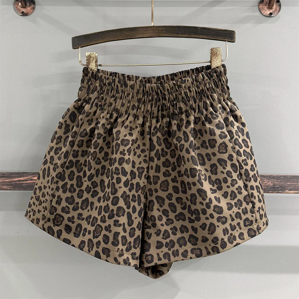 Retro Style Leopard Print Denim Shorts Spice Girls Hot Pants Summer Low Waist Casual Style Denim Short Pants For Women
Retro Style Leopard Print Denim Shorts Spice Girls Hot Pants Summer Low Waist Casual Style Denim Short Pants For Women