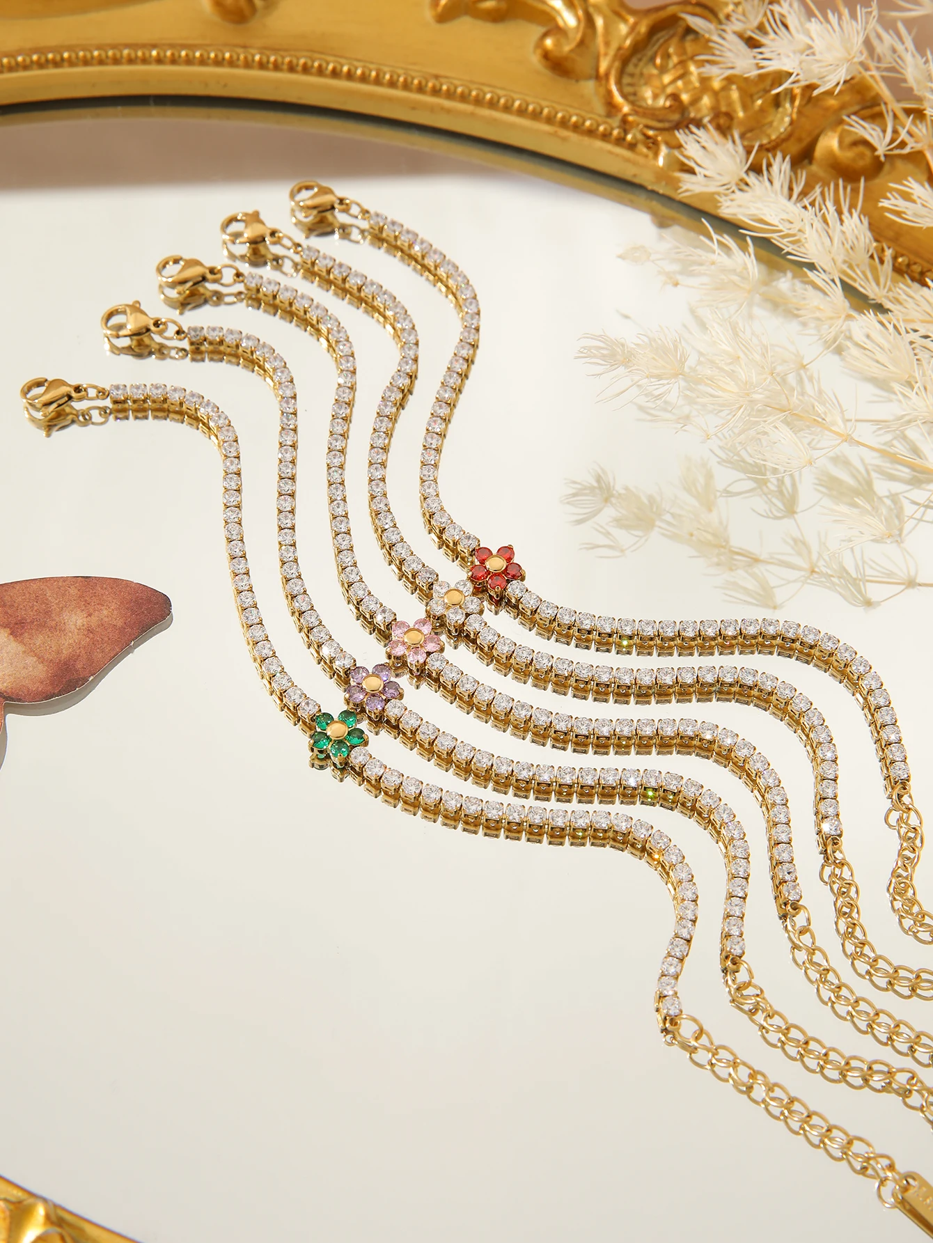 Ladies' exquisite and fashionable stainless steel 18k gold five leaf flower zircon bracelet, daily jewelry
Ladies' exquisite and fashionable stainless steel 18k gold five leaf flower zircon bracelet, daily jewelry