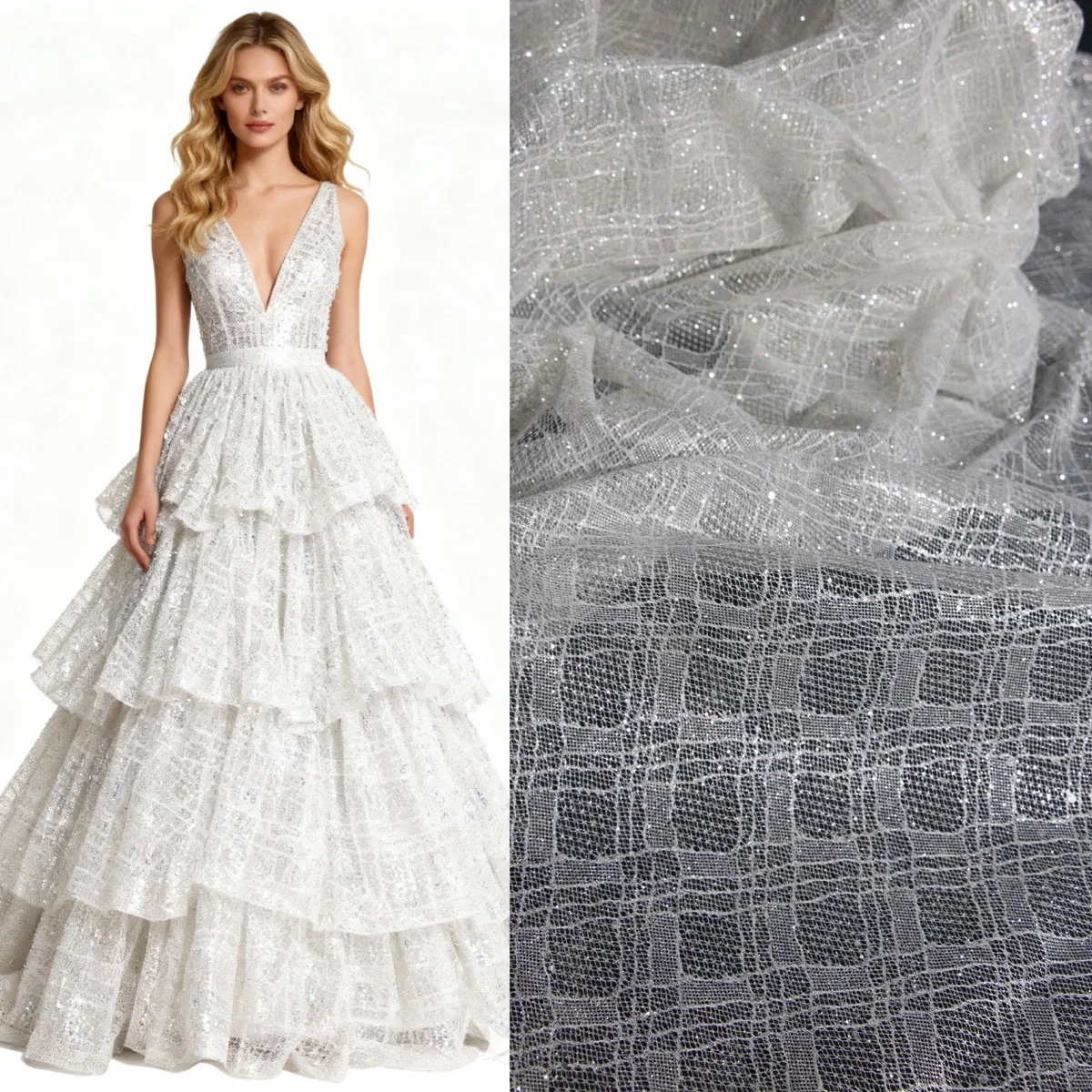 Новая блестящая серебряная кружевная ткань для шитья модных платьев, официальные юбки, сценические костюмы, дизайнерская ткань «сделай сам»
Новая блестящая серебряная кружевная ткань для шитья модных платьев, официальные юбки, сценические костюмы, дизайнерская ткань «сделай сам»