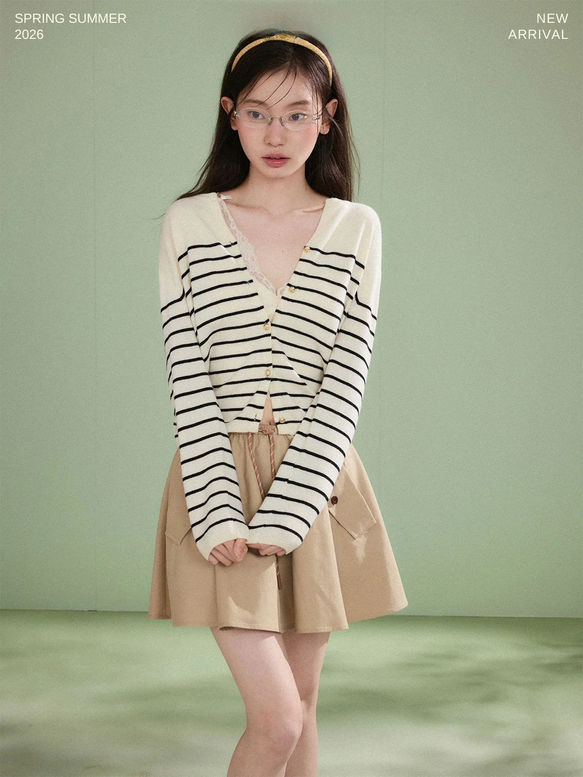 Soft Wool V-ne Striped Knitted Cardigan ort Skirt Two-piece Set Faionable Workwear Feel Skin-friendly Spring Collection
Soft Wool V-ne Striped Knitted Cardigan ort Skirt Two-piece Set Faionable Workwear Feel Skin-friendly Spring Collection
