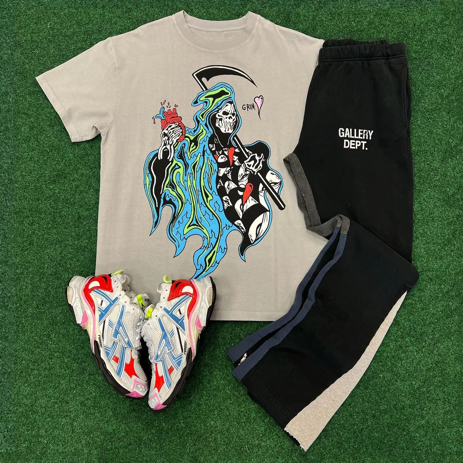 Y2k Street Printed Short Sleeve T-shirts Flared Pants 2-piece set For Men's Harajuku Casual Loose Hip Hop Straight Vintage Pant
Y2k Street Printed Short Sleeve T-shirts Flared Pants 2-piece set For Men's Harajuku Casual Loose Hip Hop Straight Vintage Pant