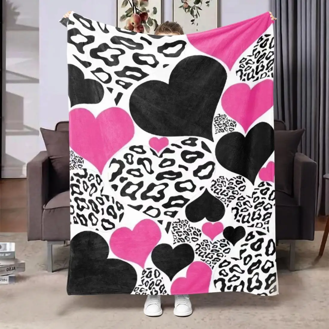 This black and pink leopard print heart-patterned blanket can be used as a decoration for a bed, sofa, or chair.
This black and pink leopard print heart-patterned blanket can be used as a decoration for a bed, sofa, or chair.