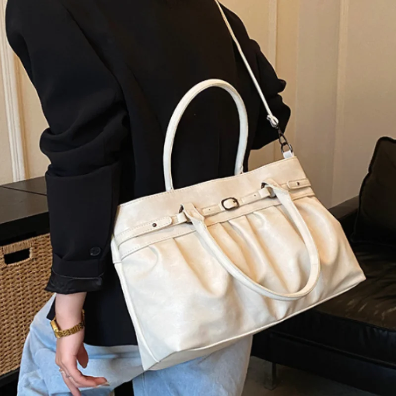 Корейская сумка-кроссбоди из мягкой кожи с плиссировкой, классическая однотонная кожаная сумка-тоут с пряжкой, элегантная французская сумка через плечо большой вместимости
Корейская сумка-кроссбоди из мягкой кожи с плиссировкой, классическая однотонная кожаная сумка-тоут с пряжкой, элегантная французская сумка через плечо большой вместимости