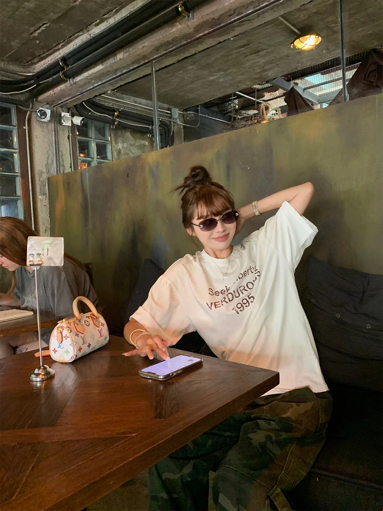 Женская футболка NanaByNana American Player свободного кроя с коротким рукавом, летняя, винтажная, с принтом, из хлопка, с круглым вырезом, повседневная
Женская футболка NanaByNana American Player свободного кроя с коротким рукавом, летняя, винтажная, с принтом, из хлопка, с круглым вырезом, повседневная