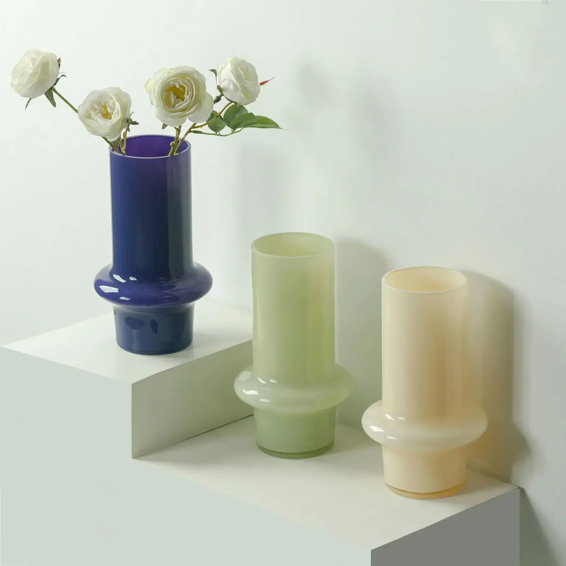 Modern light luxury simple glass vase home decoration water flower flower arrangement desktop soft decorative vase flower device
Modern light luxury simple glass vase home decoration water flower flower arrangement desktop soft decorative vase flower device
