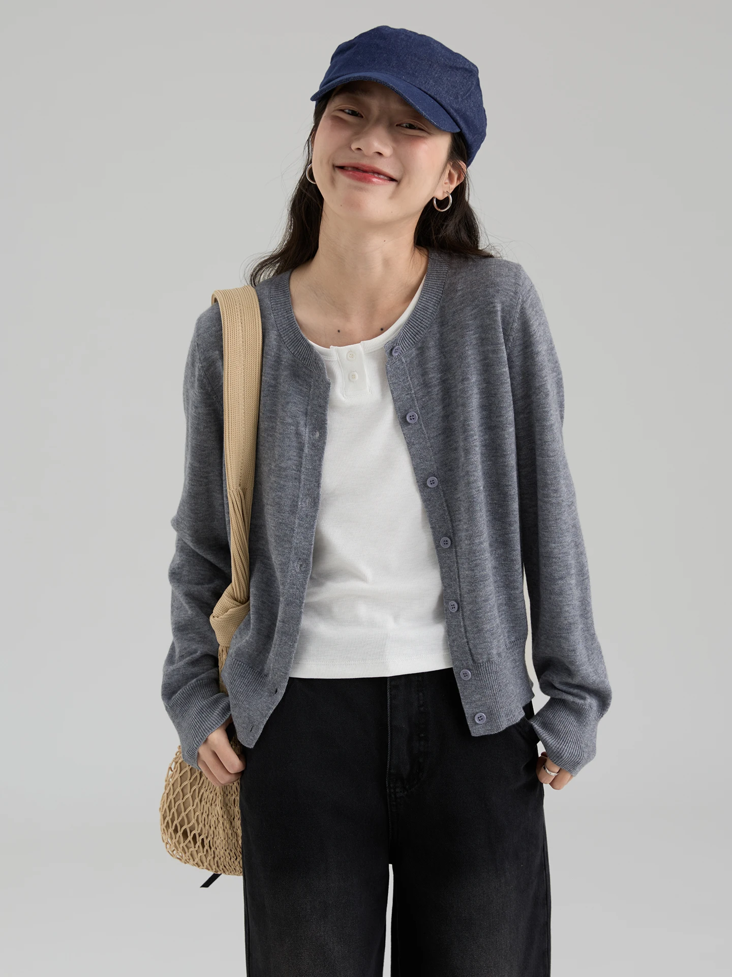 Lightweight Spring Knitted Wool Blend Women's round Neck Open Cardigan Long Sleeve Regular Length Korean Style Fashion Outerwear
Lightweight Spring Knitted Wool Blend Women's round Neck Open Cardigan Long Sleeve Regular Length Korean Style Fashion Outerwear