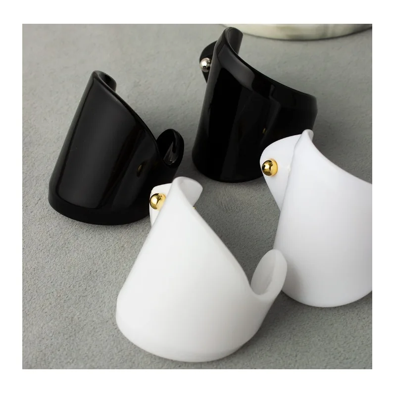 Autumn and Winter New Exaggerated Irregular Stud Earrings Light Luxury Niche Personality Acrylic Black and White Advanced Large
Autumn and Winter New Exaggerated Irregular Stud Earrings Light Luxury Niche Personality Acrylic Black and White Advanced Large