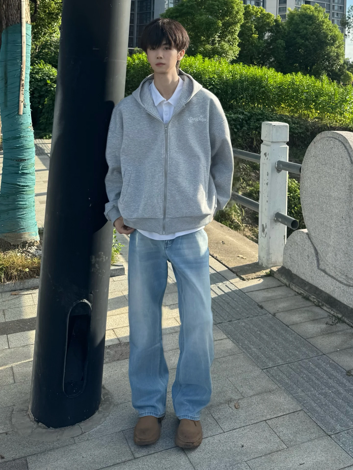 Light Blue Lightning Pattern Ripped Denim Jeans Men's Autumn High-End Feeling Casual Straight Leg Long Pants
Light Blue Lightning Pattern Ripped Denim Jeans Men's Autumn High-End Feeling Casual Straight Leg Long Pants