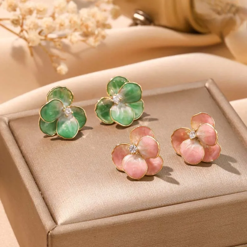 Новые серьги «Капли масла» в стиле ирис, с легкой инкрустацией цирконом, элегантные, универсальные, высококачественные, для создания изысканного образа
Новые серьги «Капли масла» в стиле ирис, с легкой инкрустацией цирконом, элегантные, универсальные, высококачественные, для создания изысканного образа