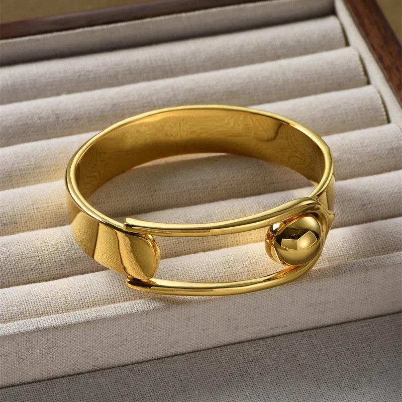 Clasp wide bangles for women luxury designer bangles chunky statement jewelry punk cool new in 2025
Clasp wide bangles for women luxury designer bangles chunky statement jewelry punk cool new in 2025
