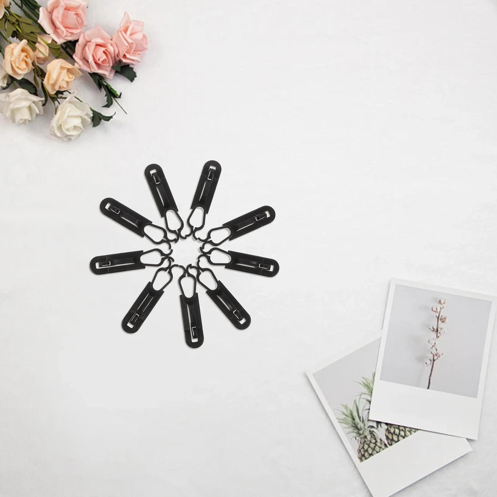 50Pcs Plastic String Light Hooks Weatherproof Outdoor Christmas Party Decorations Easy Installation Gutter Clips
50Pcs Plastic String Light Hooks Weatherproof Outdoor Christmas Party Decorations Easy Installation Gutter Clips