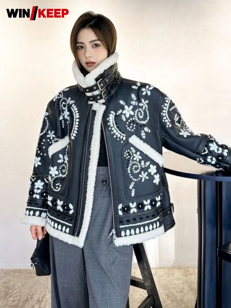 Женская роскошная куртка из натуральной овчины с цветочной вышивкой, свободного кроя, ручной работы, зимняя, теплая, с подкладкой из натуральной шерсти
Женская роскошная куртка из натуральной овчины с цветочной вышивкой, свободного кроя, ручной работы, зимняя, теплая, с подкладкой из натуральной шерсти
